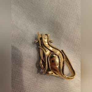 Darkene Gold Cat Brooch